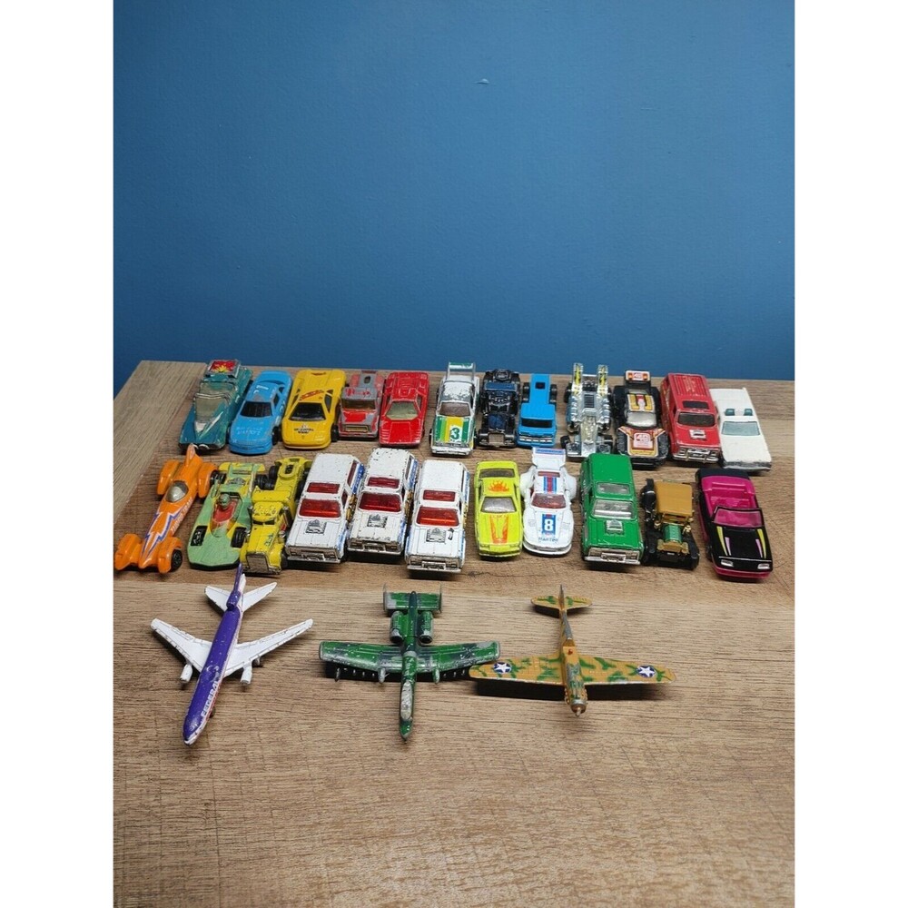 Lot Of 26 VINTAGE Cars & Planes 80' and 90'